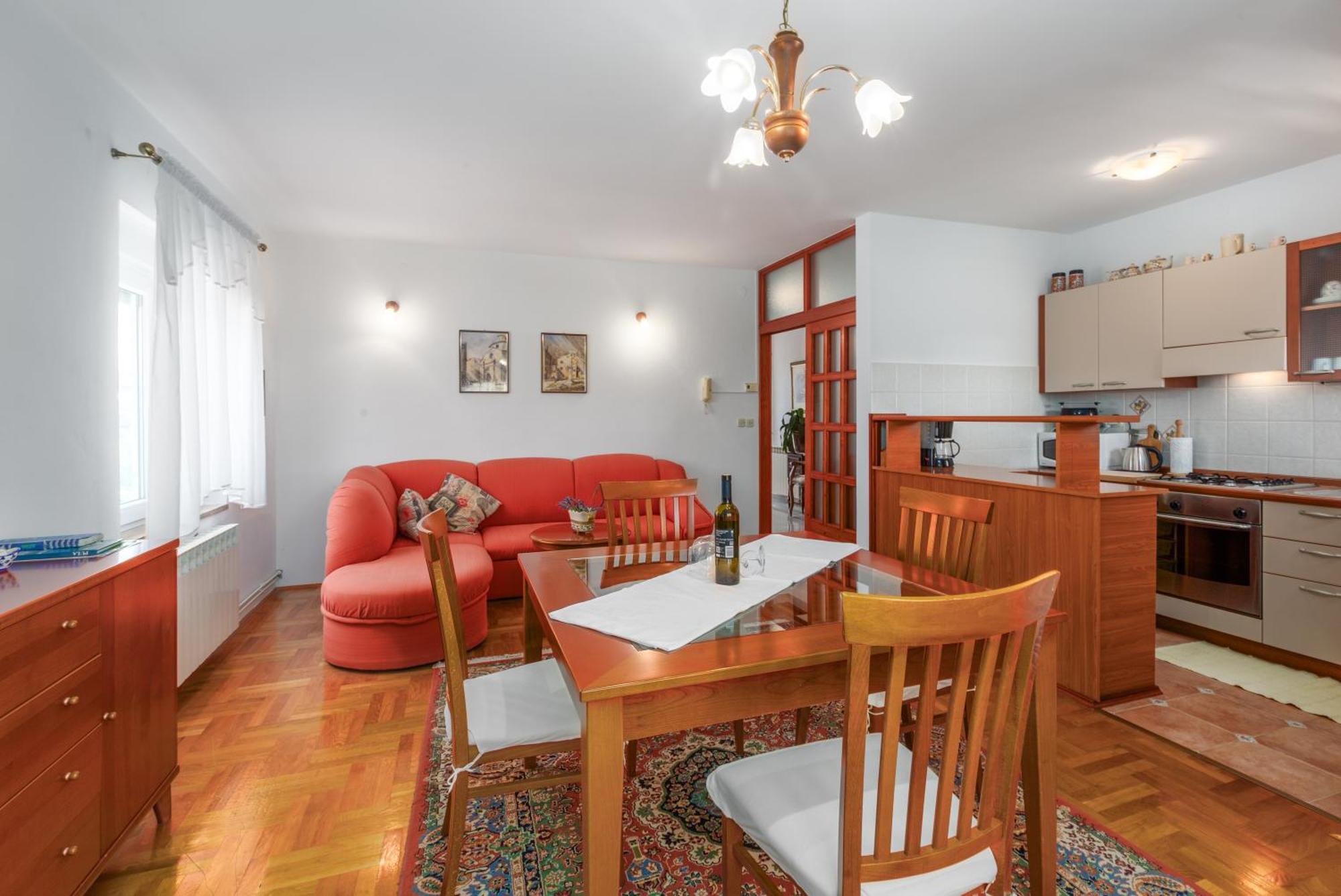 Apartment Anica Stinjan *